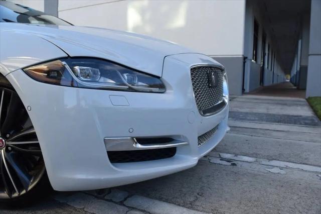 2019 Jaguar XJ Collection