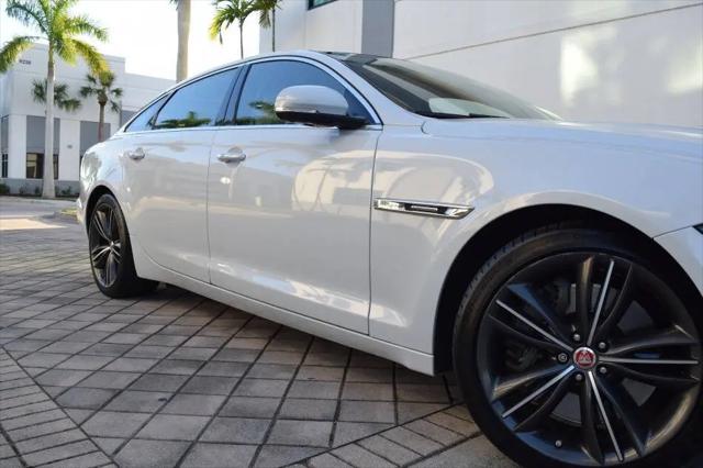 2019 Jaguar XJ Collection