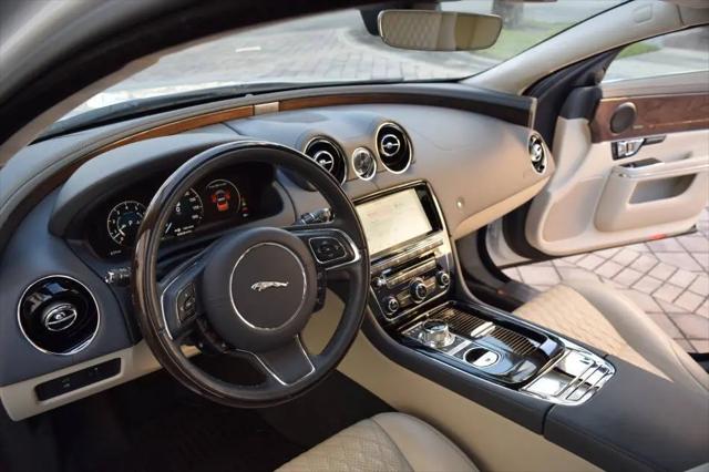 2019 Jaguar XJ Collection