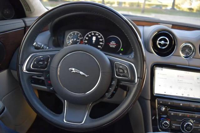 2019 Jaguar XJ Collection