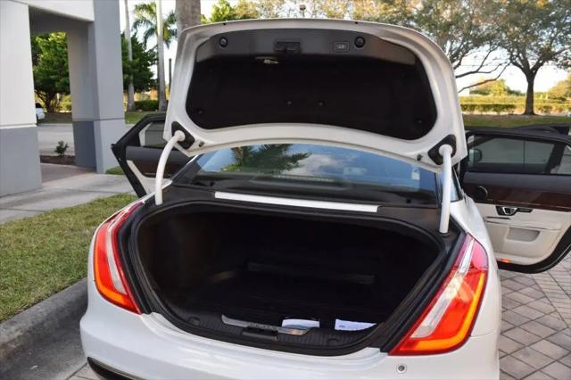 2019 Jaguar XJ Collection
