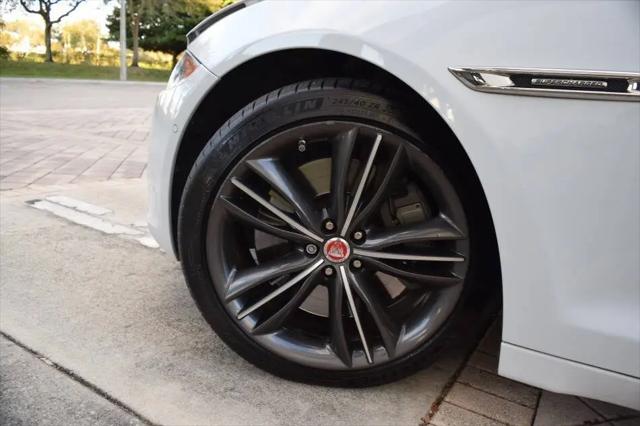 2019 Jaguar XJ Collection
