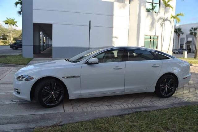 2019 Jaguar XJ Collection