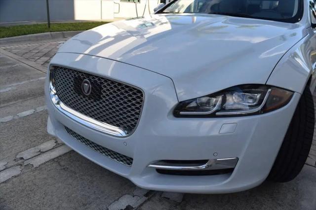 2019 Jaguar XJ Collection