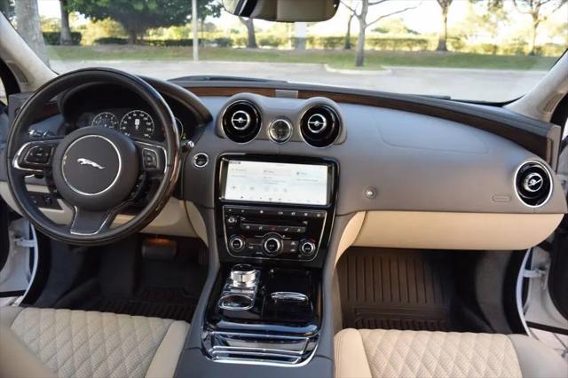 2019 Jaguar XJ Collection