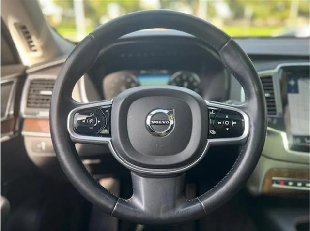 2019 Volvo XC90 T6 Momentum