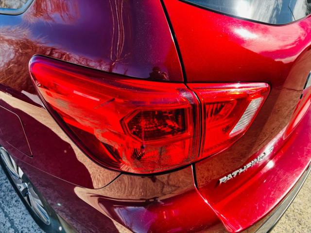 2020 Nissan Pathfinder SL 2WD