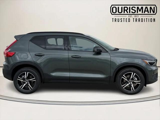 2026 Volvo XC40 Core, B5 AWD Gas (mild hybrid), Dark