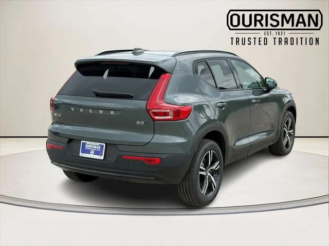 2026 Volvo XC40 Core, B5 AWD Gas (mild hybrid), Dark
