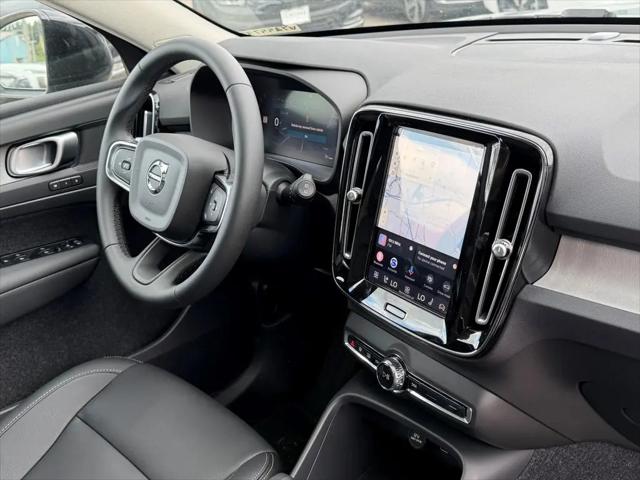 2026 Volvo XC40 Core, B5 AWD Gas (mild hybrid), Dark