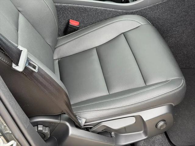 2026 Volvo XC40 Core, B5 AWD Gas (mild hybrid), Dark