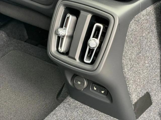 2026 Volvo XC40 Core, B5 AWD Gas (mild hybrid), Dark