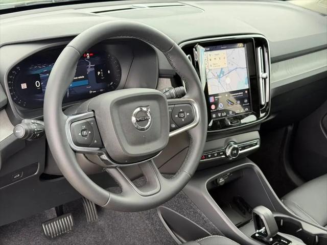 2026 Volvo XC40 Core, B5 AWD Gas (mild hybrid), Dark