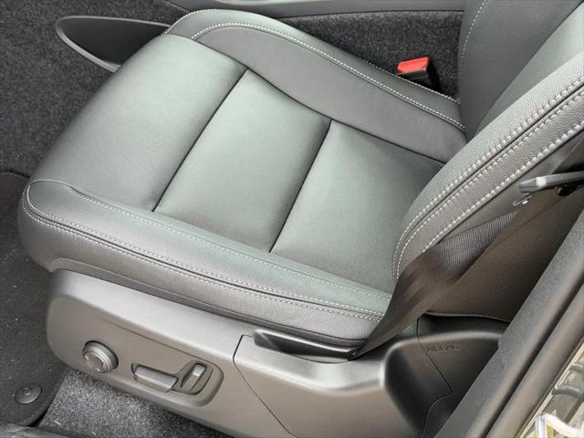 2026 Volvo XC40 Core, B5 AWD Gas (mild hybrid), Dark