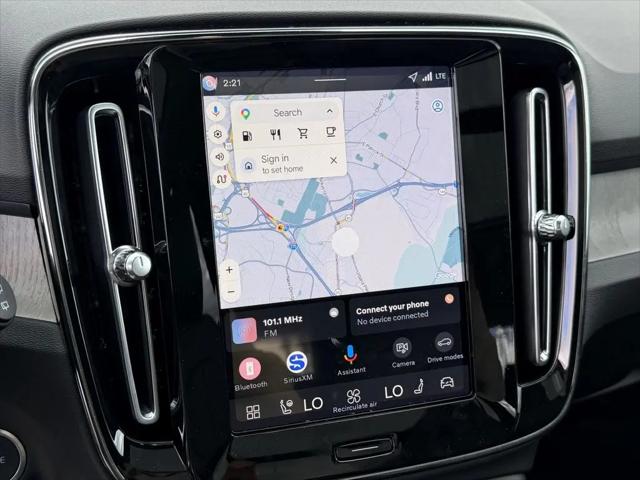 2026 Volvo XC40 Core, B5 AWD Gas (mild hybrid), Dark