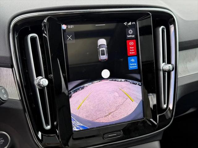 2026 Volvo XC40 Core, B5 AWD Gas (mild hybrid), Dark
