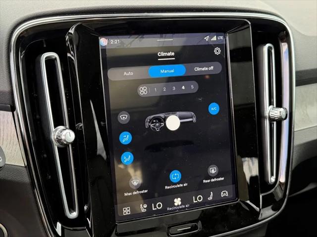 2026 Volvo XC40 Core, B5 AWD Gas (mild hybrid), Dark