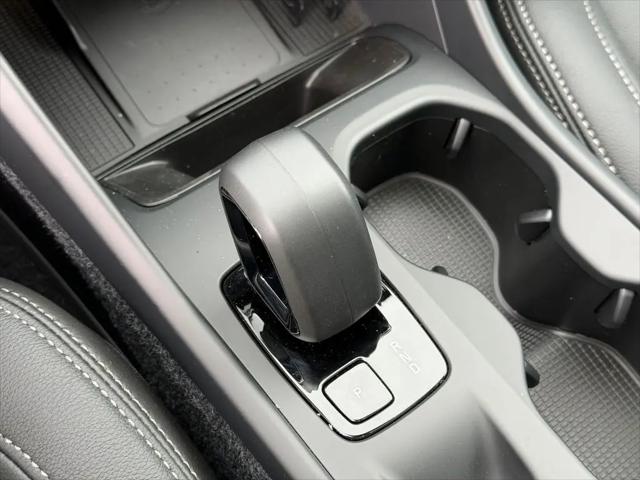 2026 Volvo XC40 Core, B5 AWD Gas (mild hybrid), Dark