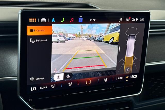 2025 Volkswagen ID. Buzz Pro S 4D Passenger Van