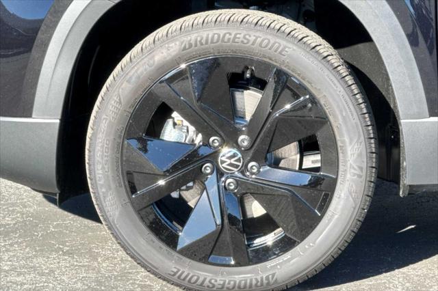 2026 Volkswagen Taos SE Black