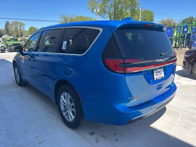 2026 Chrysler Pacifica Select AWD