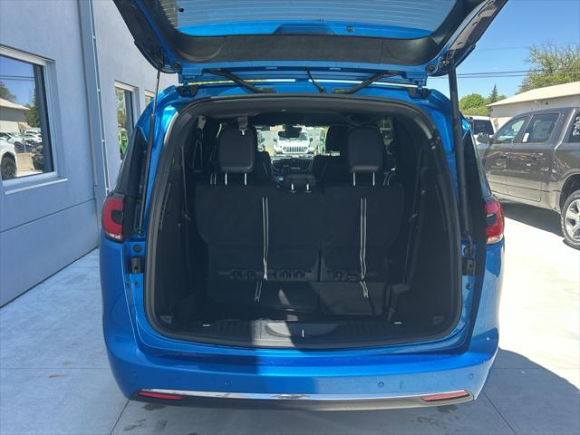 2026 Chrysler Pacifica Select AWD