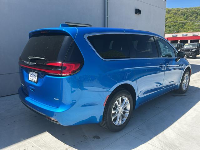 2026 Chrysler Pacifica Select AWD