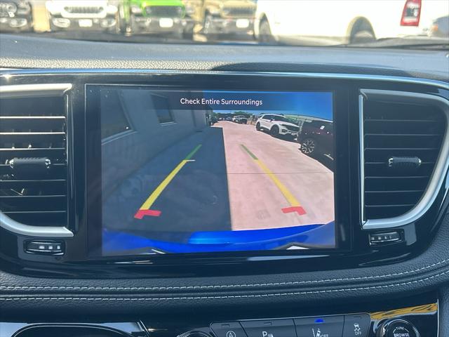 2026 Chrysler Pacifica Select AWD