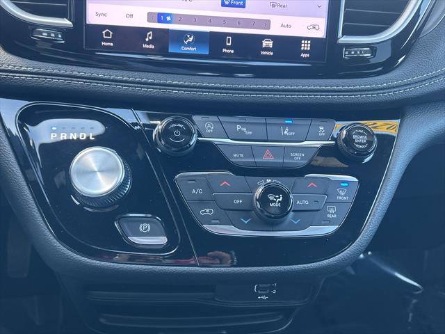 2026 Chrysler Pacifica Select AWD