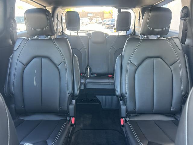 2026 Chrysler Pacifica Select AWD