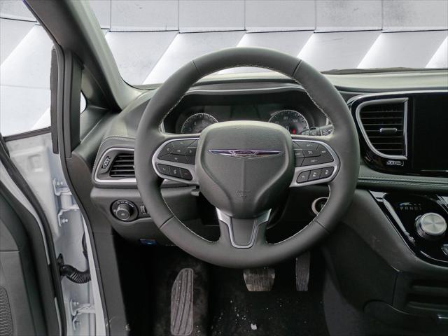 2026 Chrysler Pacifica Select AWD