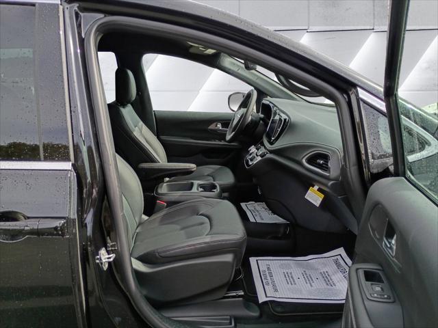 2026 Chrysler Pacifica Select AWD