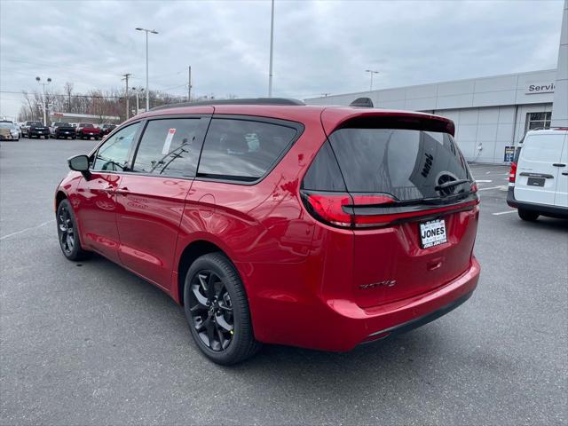 2026 Chrysler Pacifica Select AWD