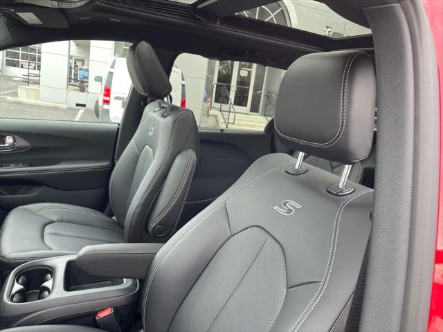 2026 Chrysler Pacifica Select AWD