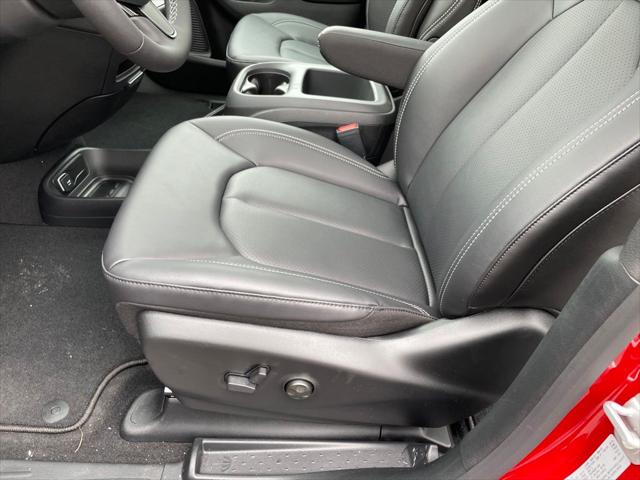 2026 Chrysler Pacifica Select AWD