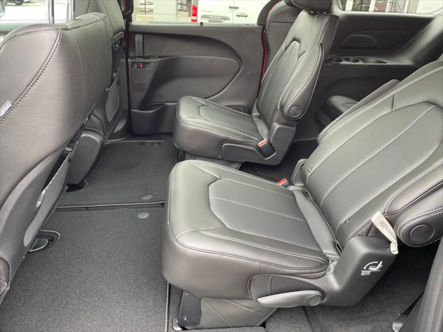 2026 Chrysler Pacifica Select AWD