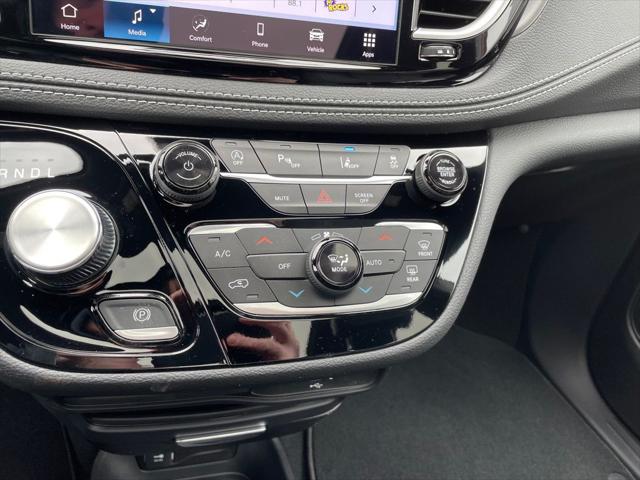 2026 Chrysler Pacifica Select AWD