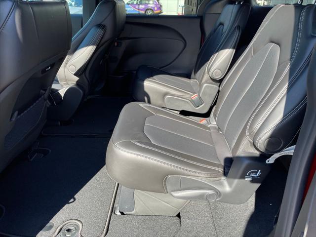 2026 Chrysler Pacifica Select AWD