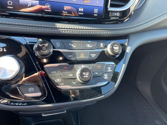 2026 Chrysler Pacifica Select AWD