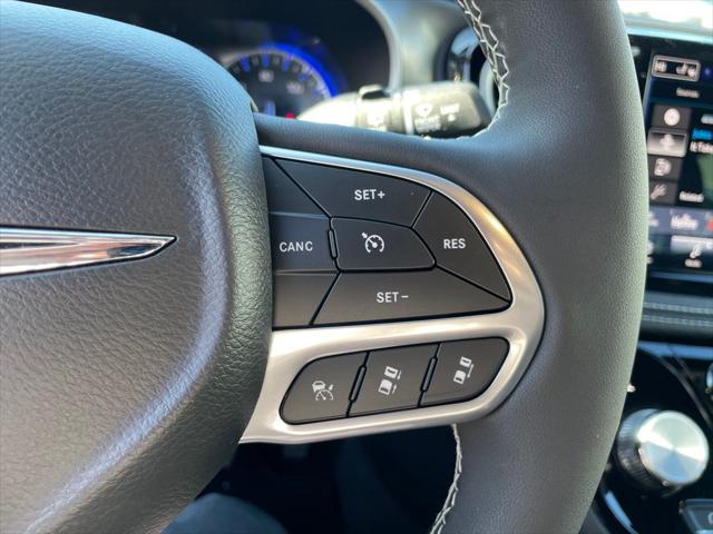 2026 Chrysler Pacifica Select AWD
