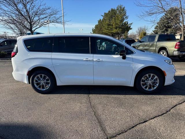 2026 Chrysler Pacifica PACIFICA SELECT AWD