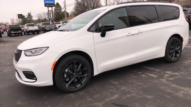 2026 Chrysler Pacifica Select AWD