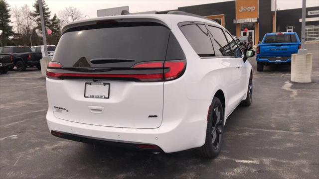 2026 Chrysler Pacifica Select AWD