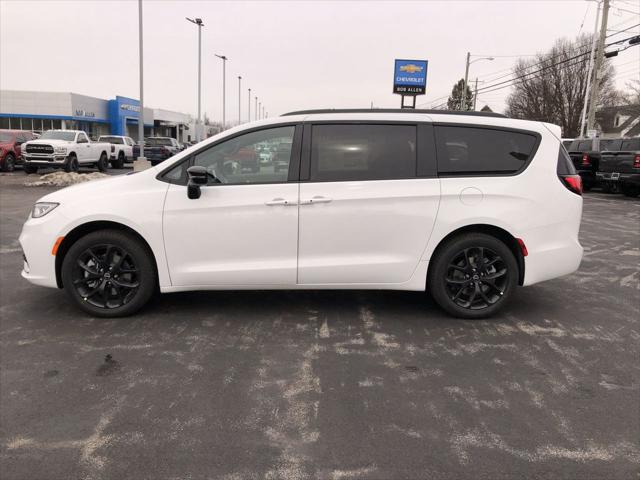 2026 Chrysler Pacifica Select AWD