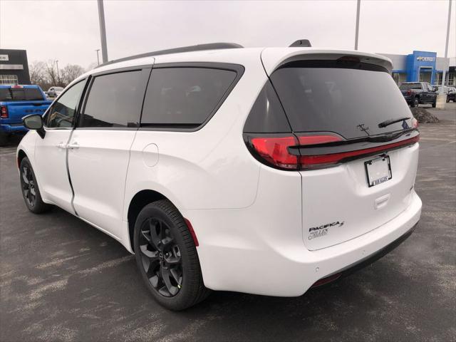 2026 Chrysler Pacifica Select AWD