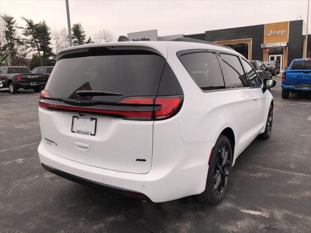 2026 Chrysler Pacifica Select AWD