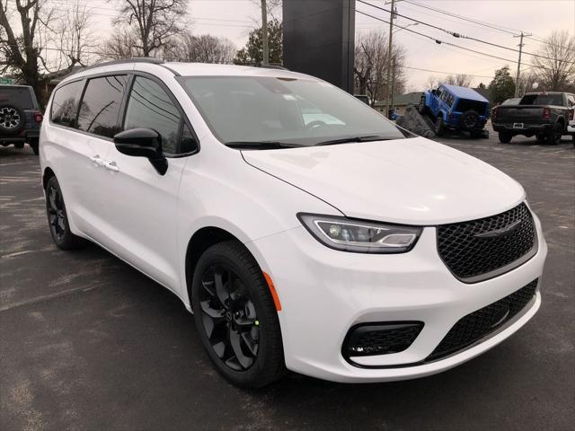 2026 Chrysler Pacifica Select AWD
