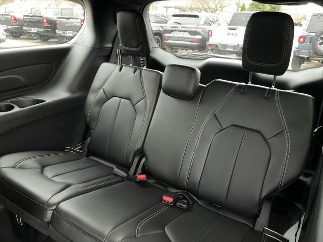 2026 Chrysler Pacifica Select AWD