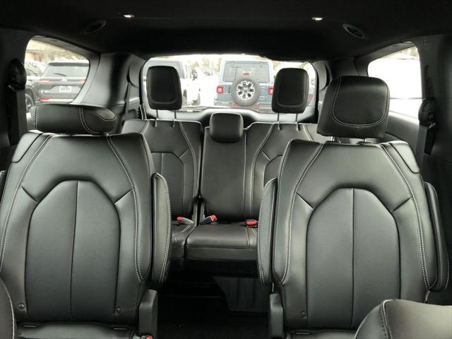2026 Chrysler Pacifica Select AWD