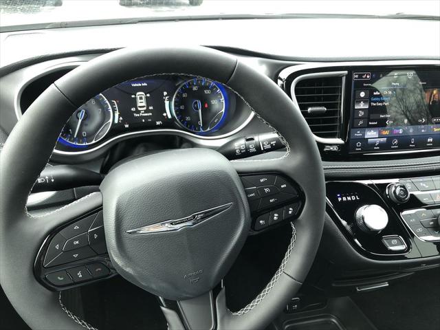 2026 Chrysler Pacifica Select AWD